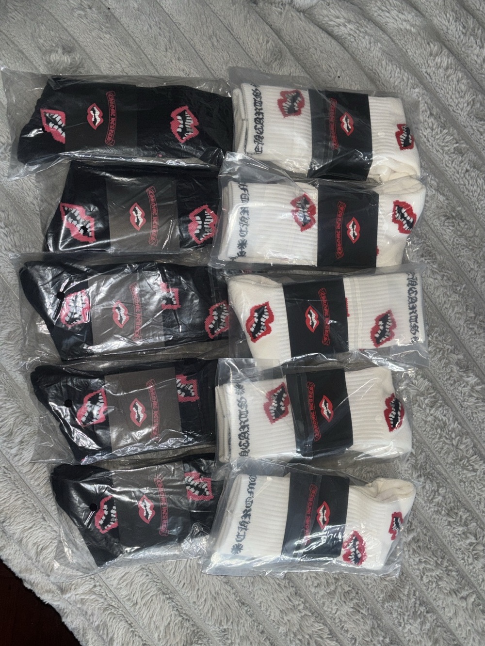 Men's Athletic Crew Socks with Lip Motif - Black & White